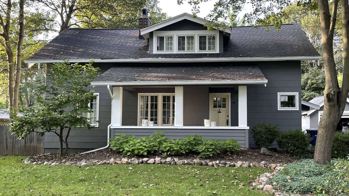 Bryant Pattengill East House | Family Friendly Private Home 1 1/3 Miles From The Big House