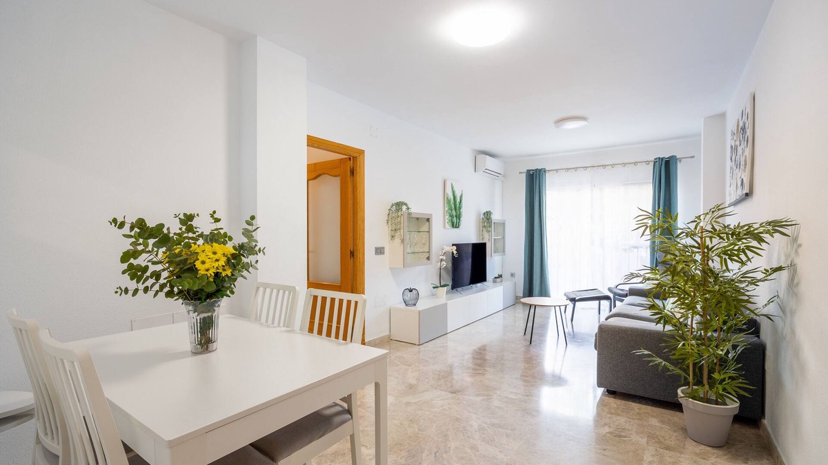 Fuengirola Apartment | Family-Friendly : Renovated 110m2 Apartment with A/C, Wheelchair Access, Pool