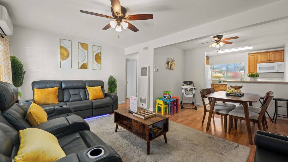 North Clairemont House | Family-Friendly Retreat: Kids Play Area, AC, Outdoor Dining & High Chair