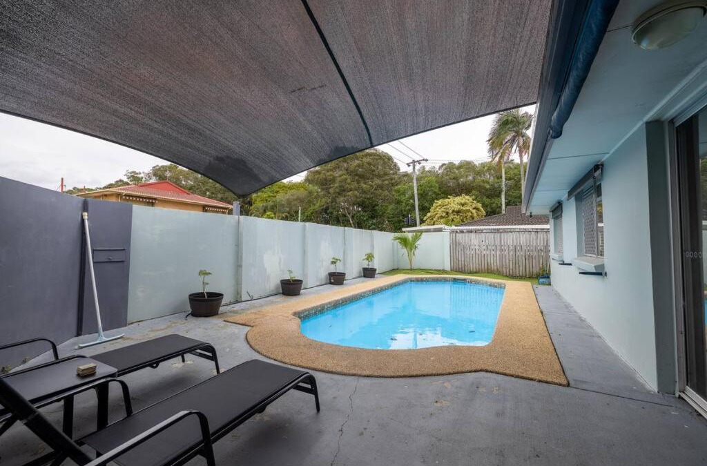 Bundall House | Family-Friendly Retreat with Pool & Spacious Living