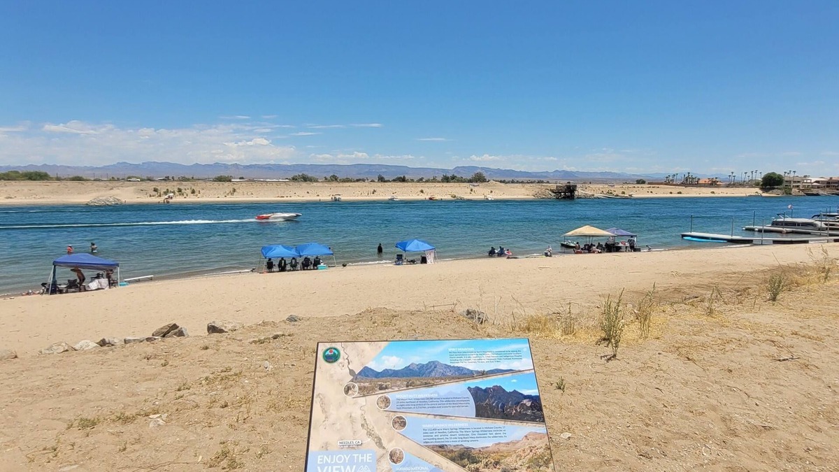 Needles House | FAMILY FRIENDLY RIVER HOUSE IN RIO BUENA VISTA COMMUNITY/NEEDLES