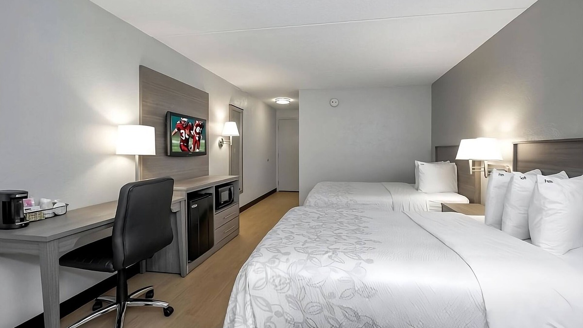 Mansfield House | Family-Friendly Room! Steps from World War I Memorial Park w/Free Parking!