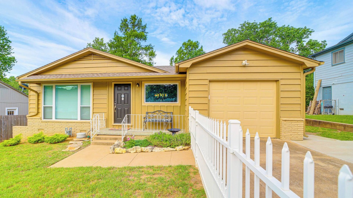 Sand Springs House | Family-Friendly Sand Springs Home ~ 8 Mi to Tulsa!
