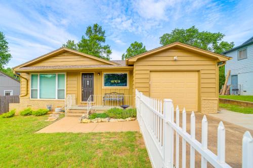 Sand Springs House | Family-Friendly Sand Springs Home about 8 Mi to Tulsa!