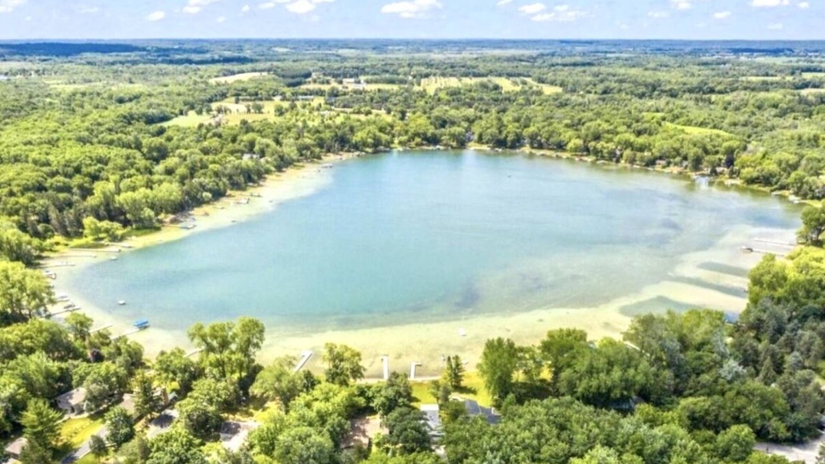 Honey Creek House | Family Friendly Sandy Beach Lake Home! Your 3Bed, 2Bath Escape For All Seasons!