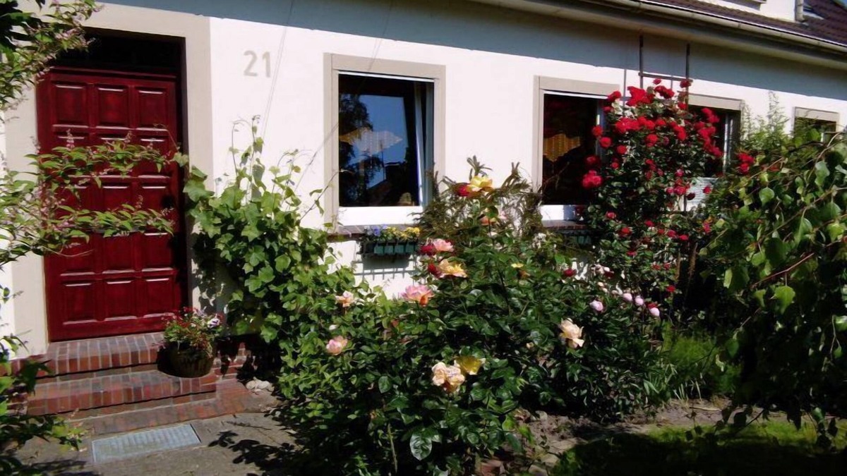 Mariensiel House | Family-friendly semi-detached house in Sande OT Mariensiel. 15 km to Jever