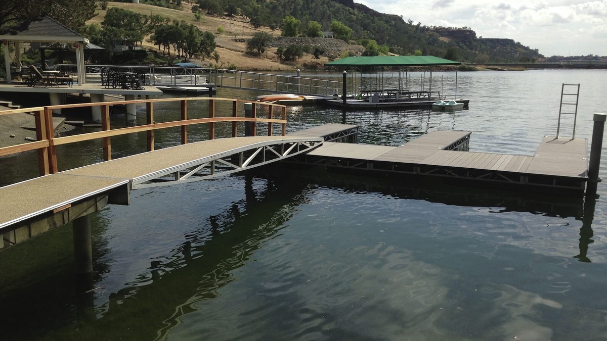 Jamestown House | Family-Friendly South Tulloch Lake Waterfront Home w/Boat Dock