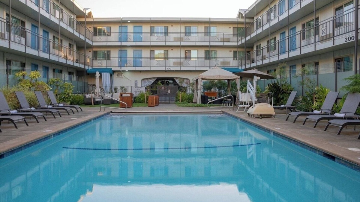 Corte Madera Hotel | Family-Friendly Suite | Near Golden Gate | Outdoor Pool | Parking | BBQ Area