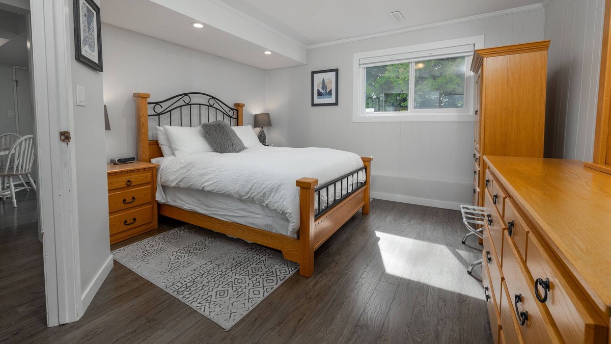 Maple Ridge House | FAMILY FRIENDLY Suite in Central Maple Ridge