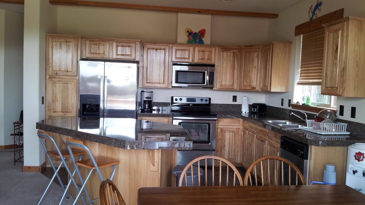 Parkland Beach Cabin | Family friendly summer town Parkland Beach