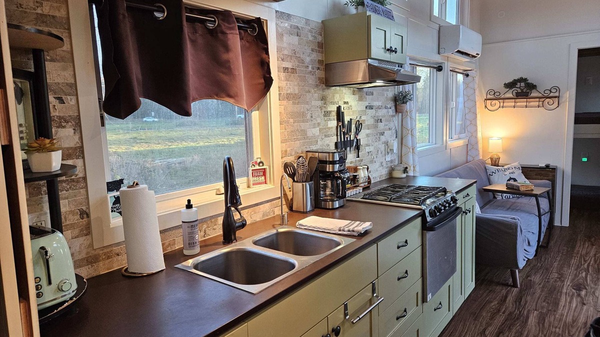 Buckley House | Family Friendly TinyHouse On The Farm Bonney Lake