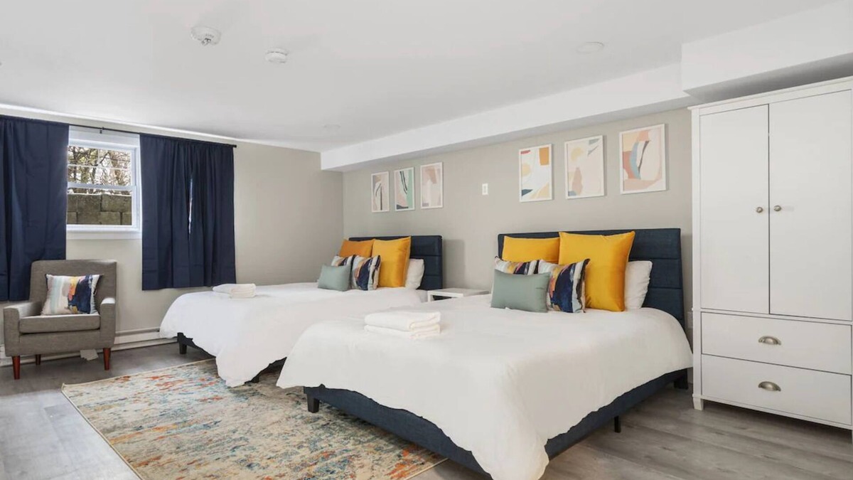 Beverly Hotel | Family-friendly Unit with Free Guest Parking and a Fully Equipped Kitchen