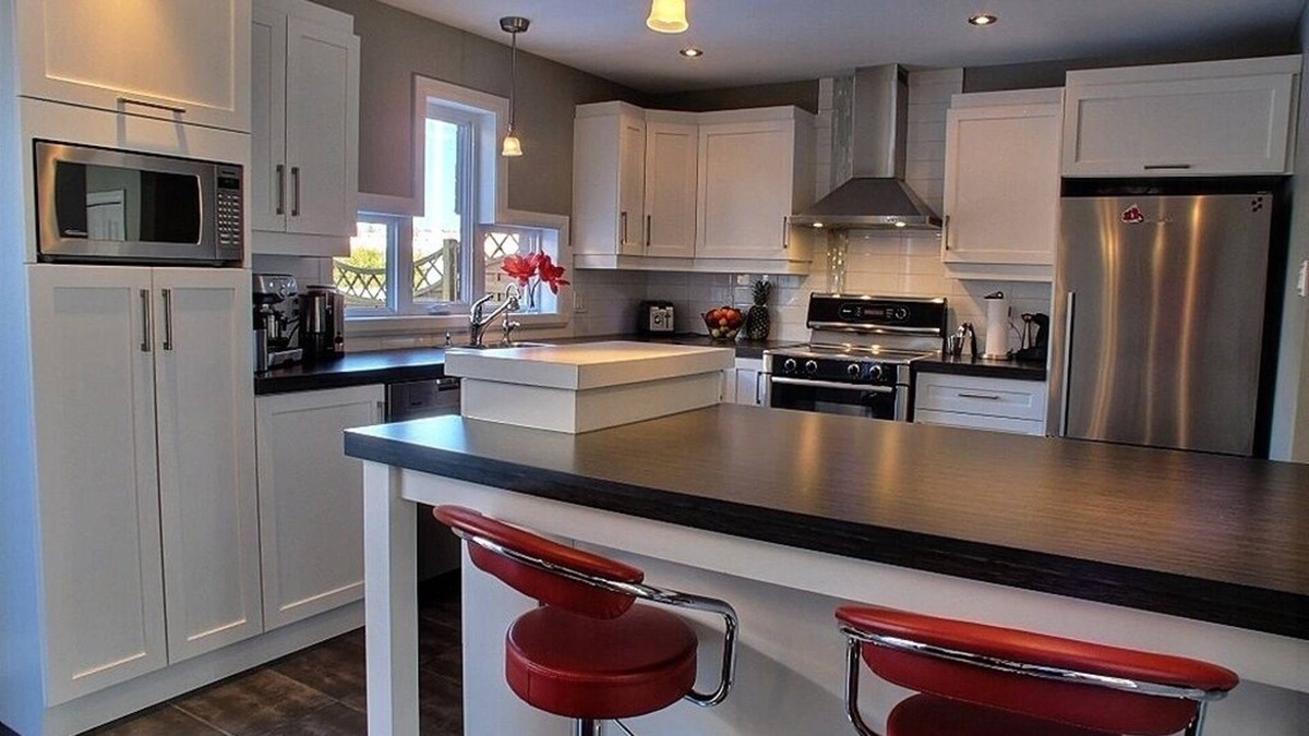 Neufchatel Est–Lebourgneuf House | Family Friendly, Upscale Townhouse, 10kms from Old Quebec