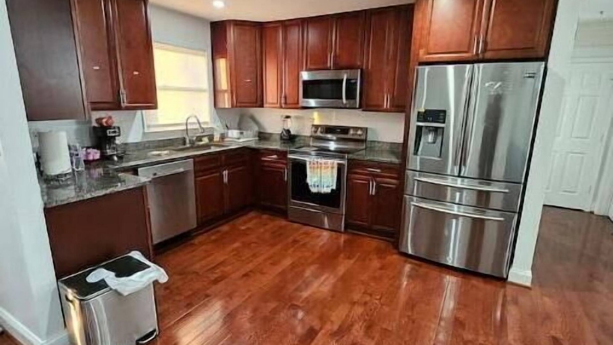 Fairmount Heights House | Family friendly-4Bedroom house, free 2 car driveway/street parking DC &VA acess.