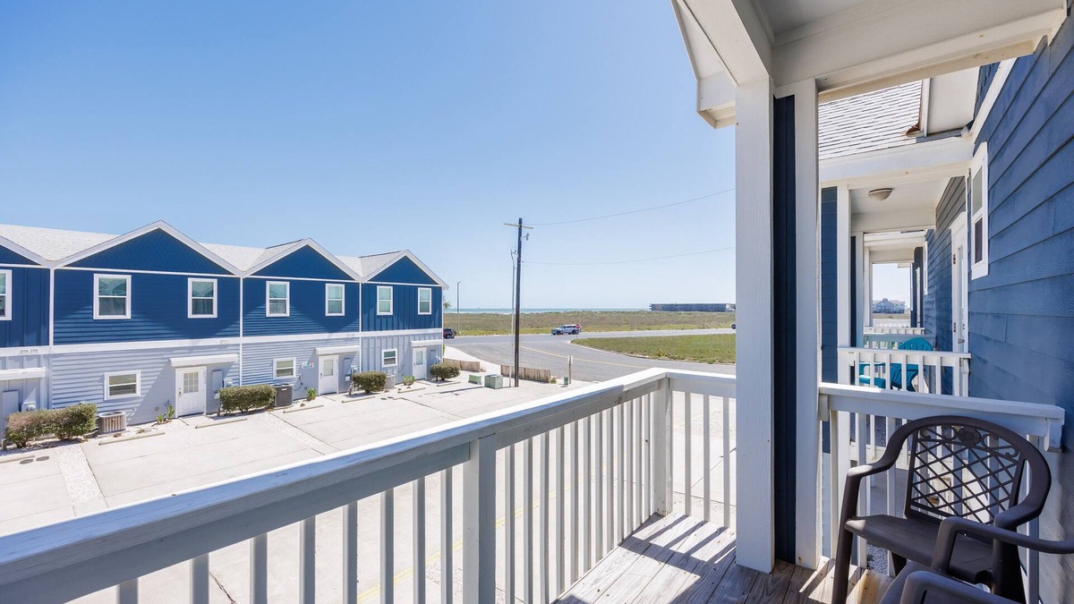 Corpus Christi House | Family-friendly beauty is located just Across the Street from the Beach!