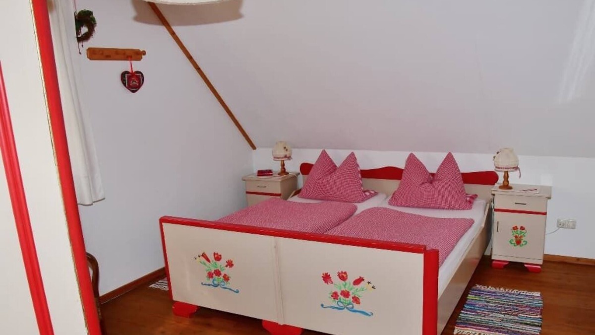 Pullenreuth Apartment | Family-friendly vacation home with 2 separate apartments. Bedrooms