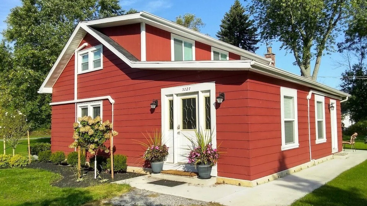 Wilson House | Family friendly vacation home close to beach & lake access!