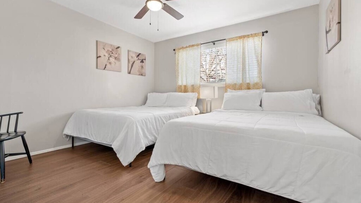 Central Arlington Apartment | Family Friendly & Very Clean! Walk to AT&T Stadium! 2 Queen Beds