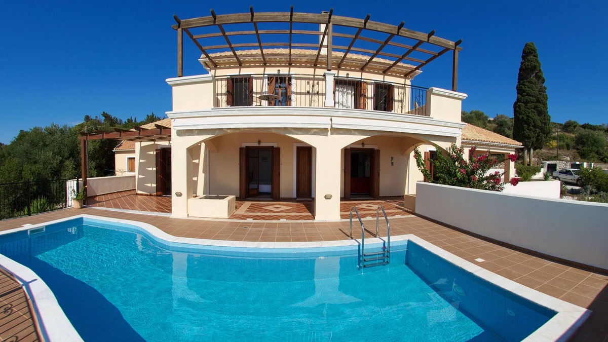 Manganos Villa | Family friendly villa with great surroundings close to village centre.