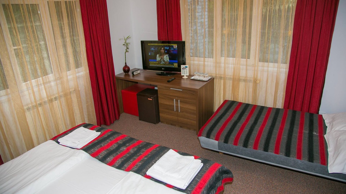 Predeal Villa | Family friendly villa, restaurant, playgrounds, large yard, ski resort