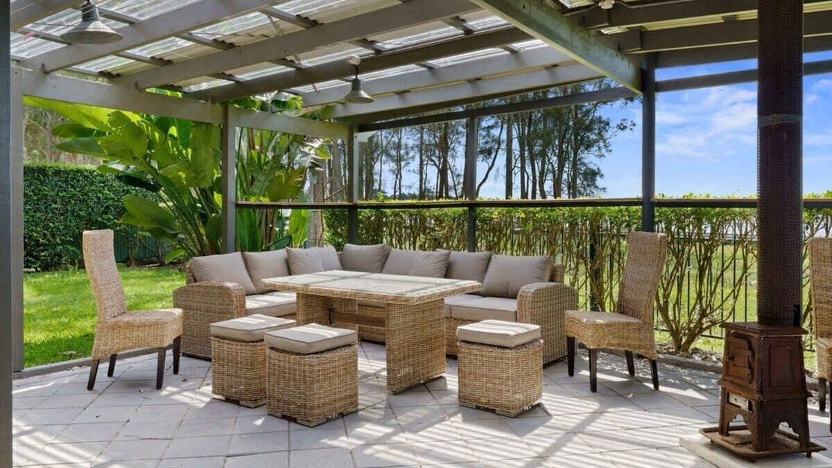 Tuggerawong House | Family-friendly Waterfront Home with Pool + Games