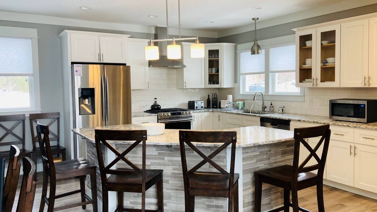Leland House | Family friendly! Walk to Fishtown, beaches, shops and restaurants.
