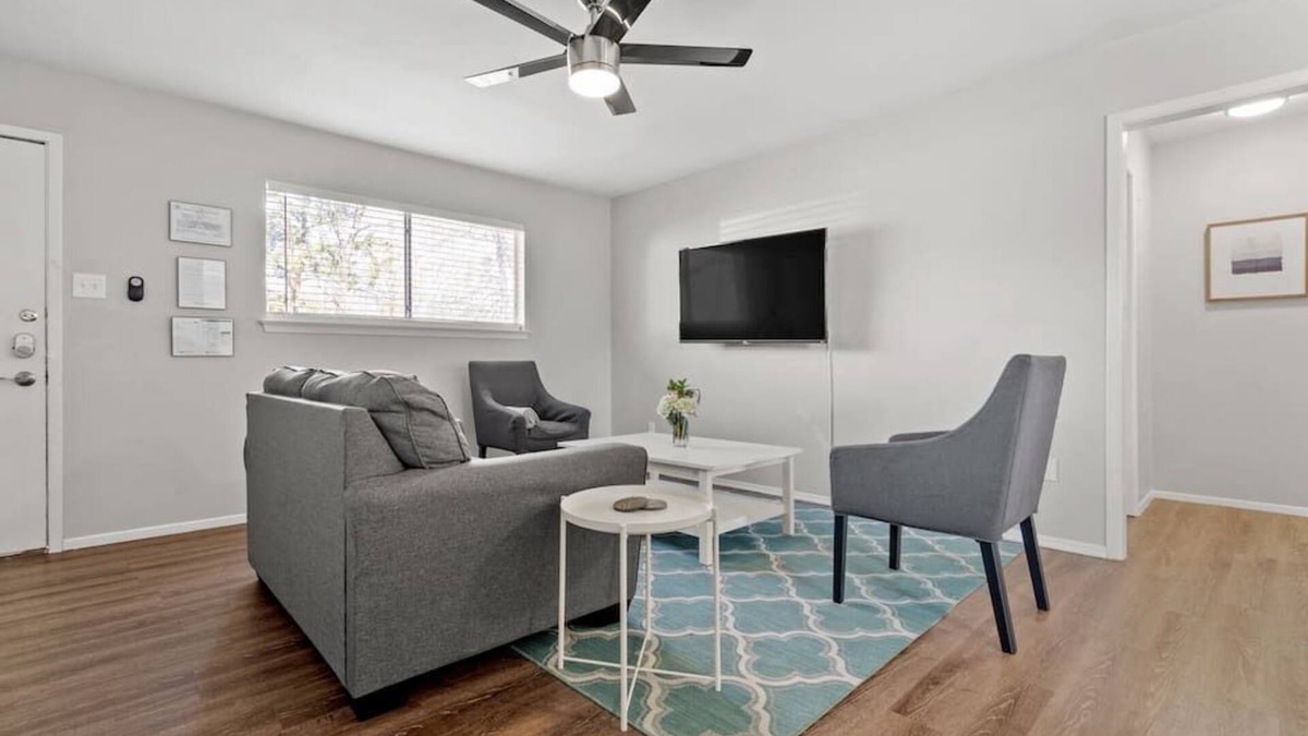 Central Arlington Apartment | Family Friendly! WALK to AT&T Stadium. Spacious & Clean.