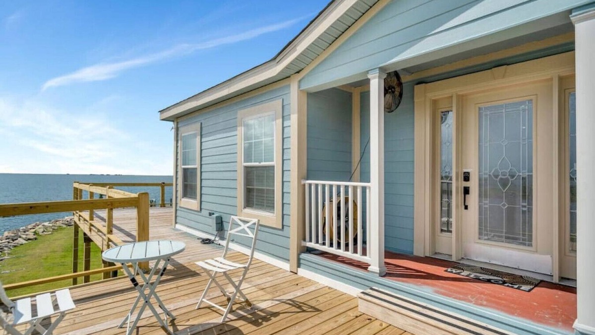 Lake Catherine House | Family Friendly Waterfront Home | Private backyard
