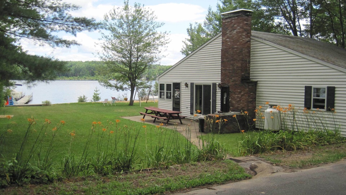 Laconia House | Family-friendly waterfront vacation home on beautiful Lake Winnisquam