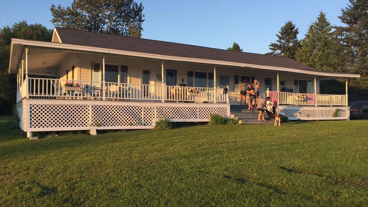 Westmore Cottage | Family-Friendly Willoughby Lake Cottage