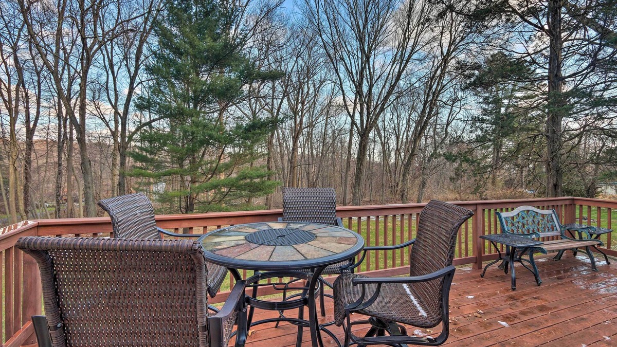 Woodbury House | Family-Friendly Woodbury Home with Yard + Deck!