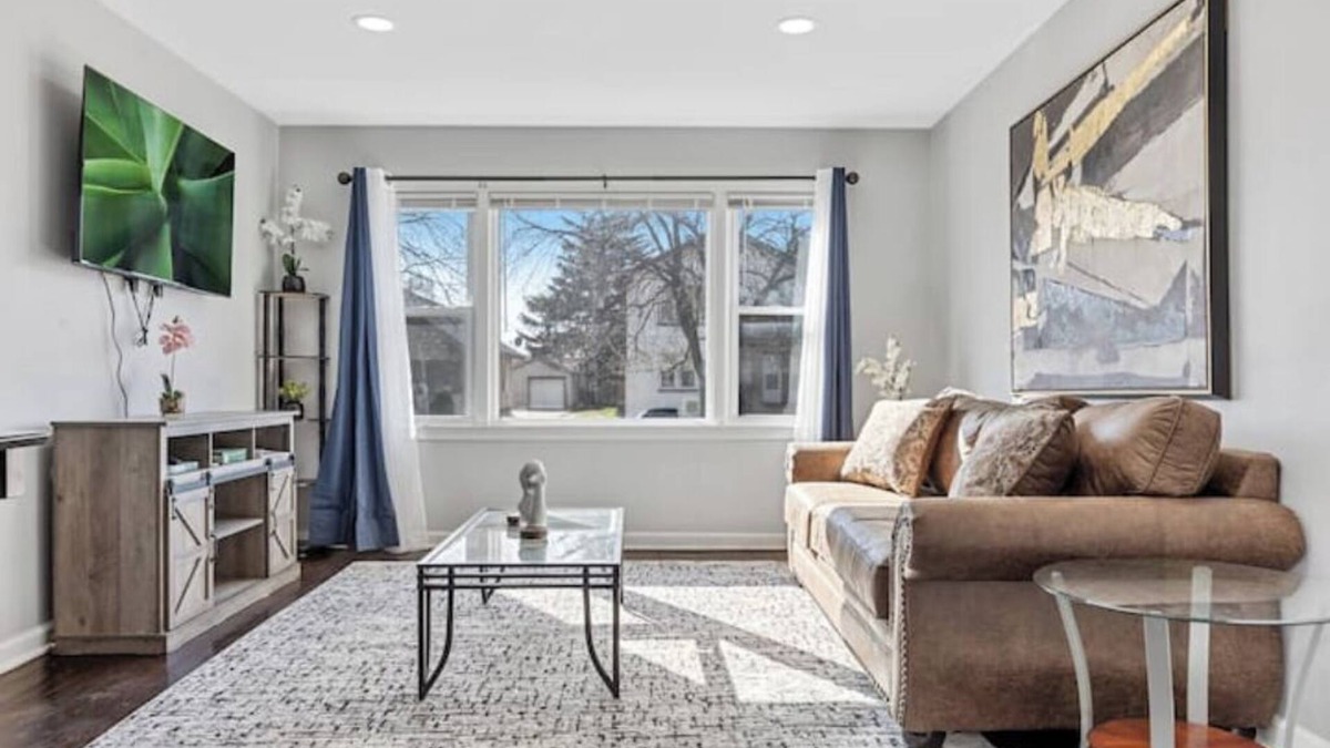 Waukegan House | Family frndly TwnHm by navy basenn