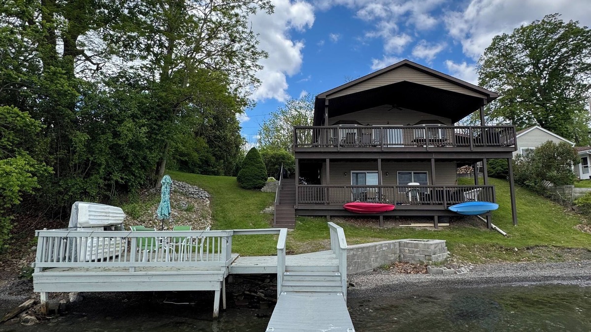 Town of Benton House | Family, fun, and water!