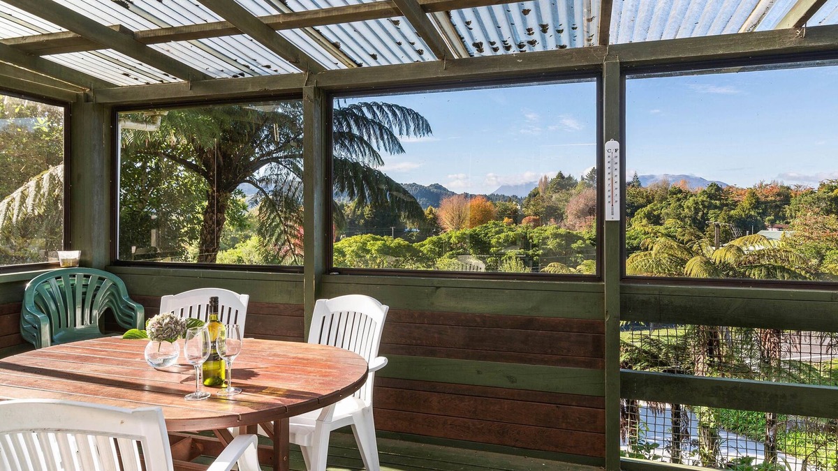 Lake Tarawera Cottage | Family Fun at The Lake - Lake Tarawera Home