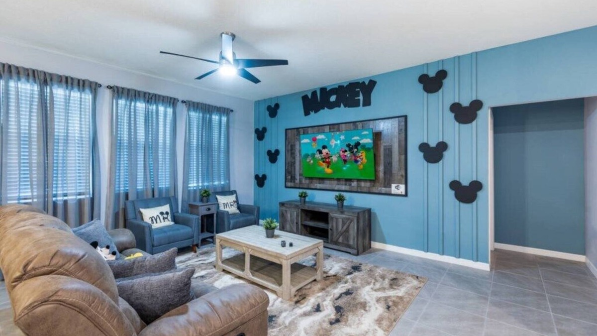 Loughman House | Family Fun Disney & Universal Themed Villa w/pool