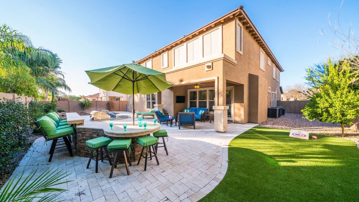 Vincenz House | FAMILY FUN EMPORIUM! Billiards, HEATED Pool, 2 Lofts! Sleeps 18 Adults