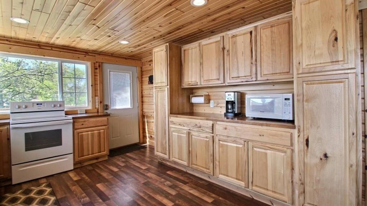 Maple Lake Cabin | Family fun escape, just a short drive away!