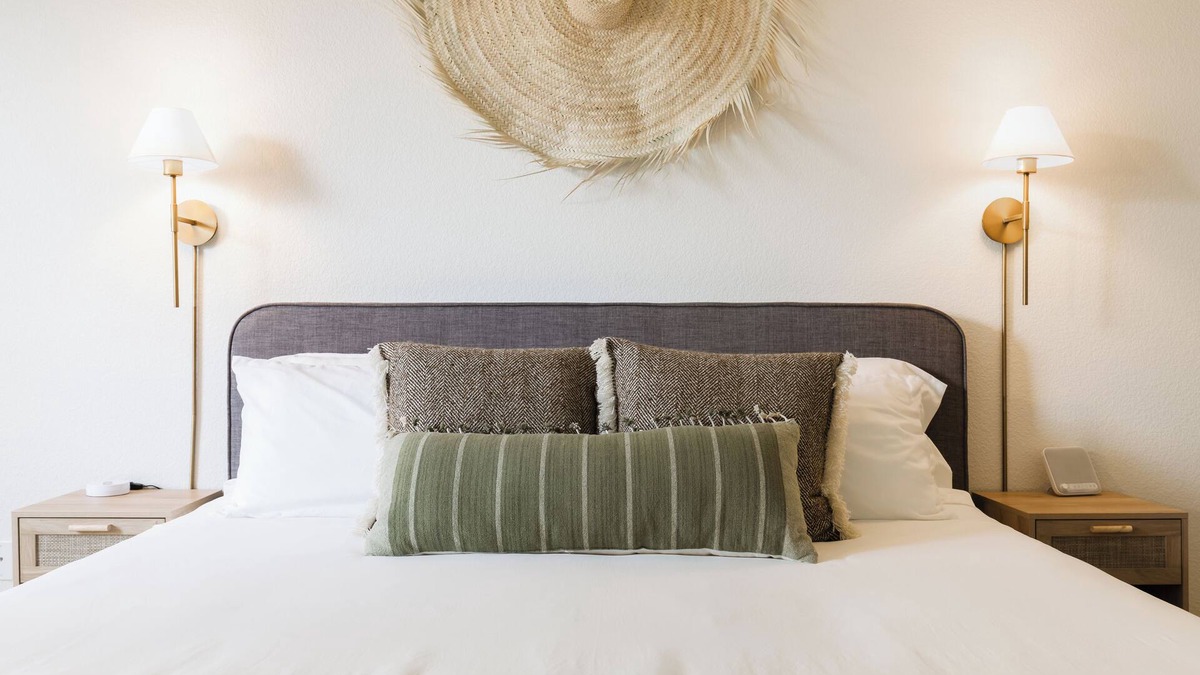 Raisin House | Family Fun-Filled Oasis: Mini Golf, Arcade, King Bed, Great Location and more!