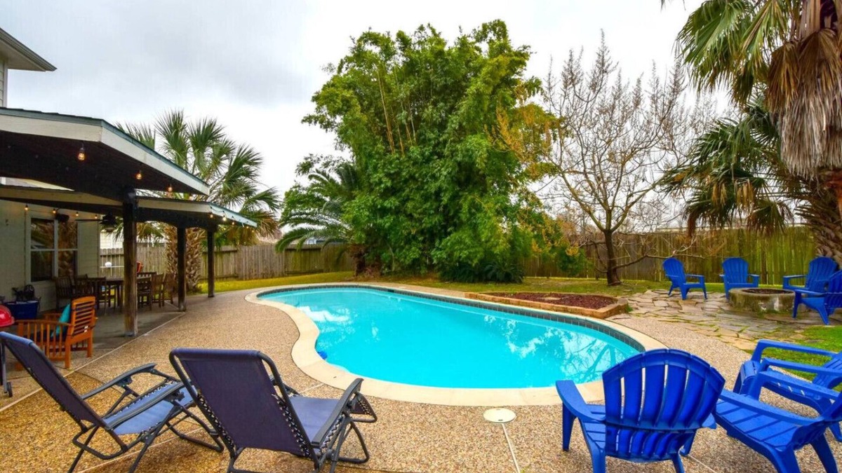 FM 1960 Apartment | Family Fun Houston Getaway w/Pool & Game Room