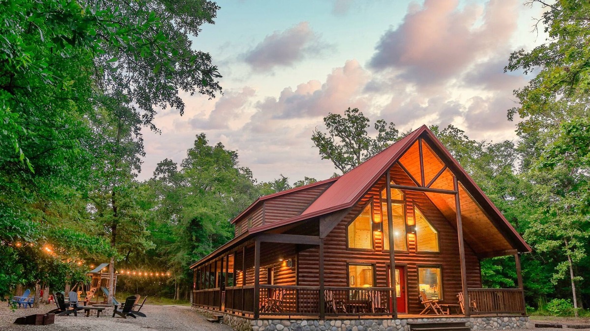 Hochatown Cabin | Family Fun Lodge: Arcade + Pool Table + Hot Tub + Boat Parking
