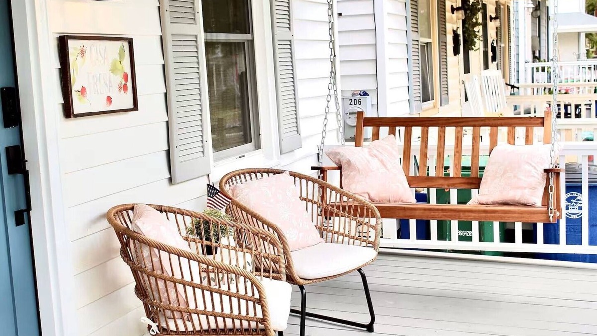 Cape Charles House | Family Fun-Next to Central Park-2 Blocks to Beach-Walk to Dining & Entertainment
