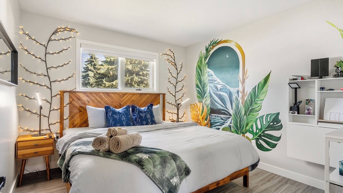 Northeast Edmonton House | Family Game Escape: Pet-Friendly, Arcade & Coffee Bar, 15 Min to Downtown