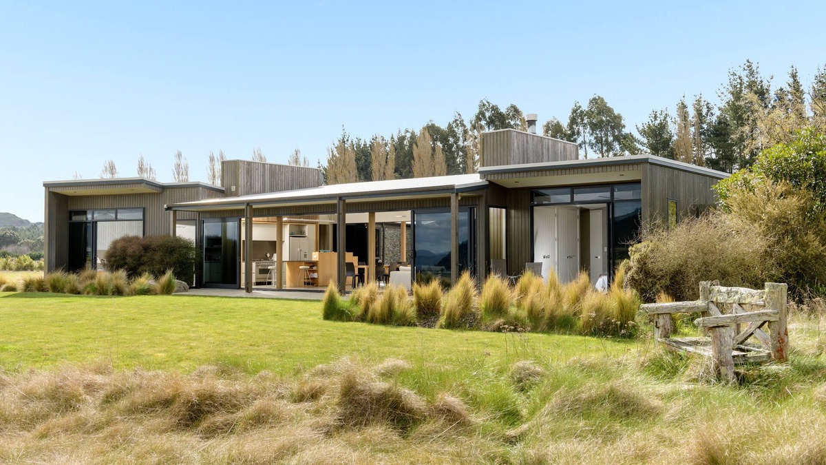 Kinloch House | Family gatherings are made for a place like this. Architecturally superb home !