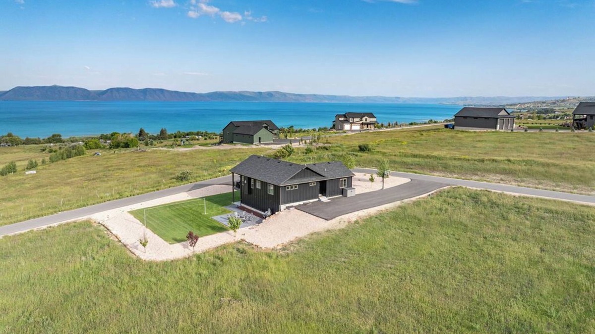 Fish Haven House | Family Gatherings | Boat Parking | Entertainment