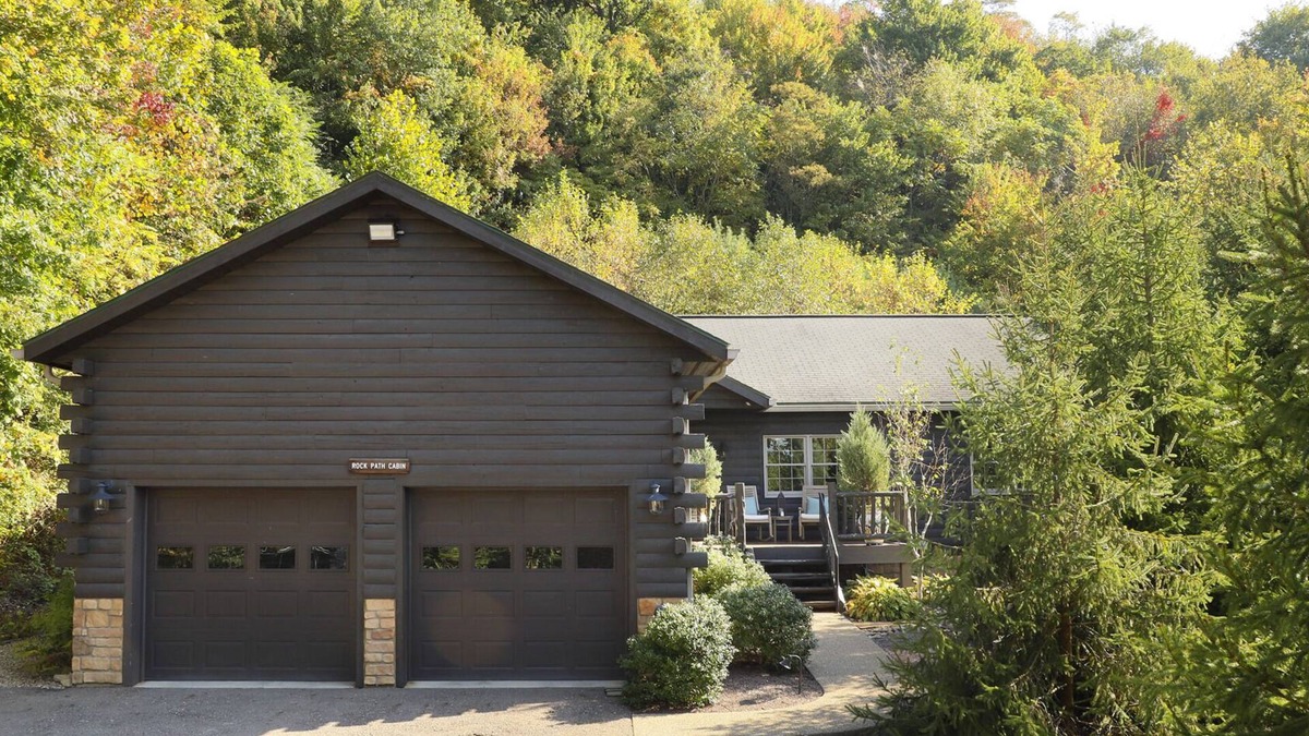 Dover Cottage | Family get away nestled on the edge of 400 acres! Pet- Friendly!