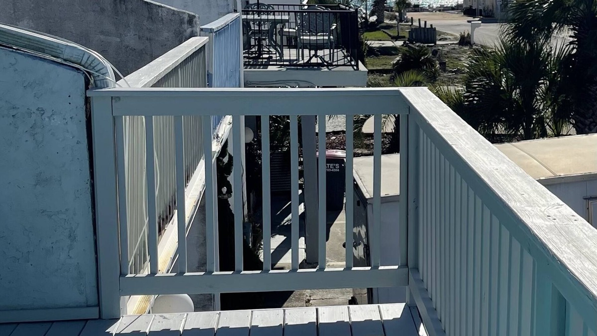 Bel Air House | Family Getaway, 1 Block to Ocean - 2 BR + Bunks