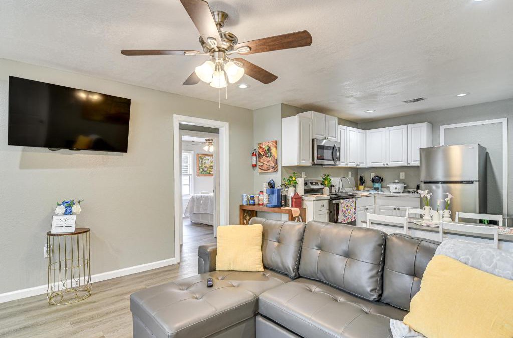 Bearss Plaza House | Family Getaway 11 Mi to Dtwn Tampa Pets Welcome!