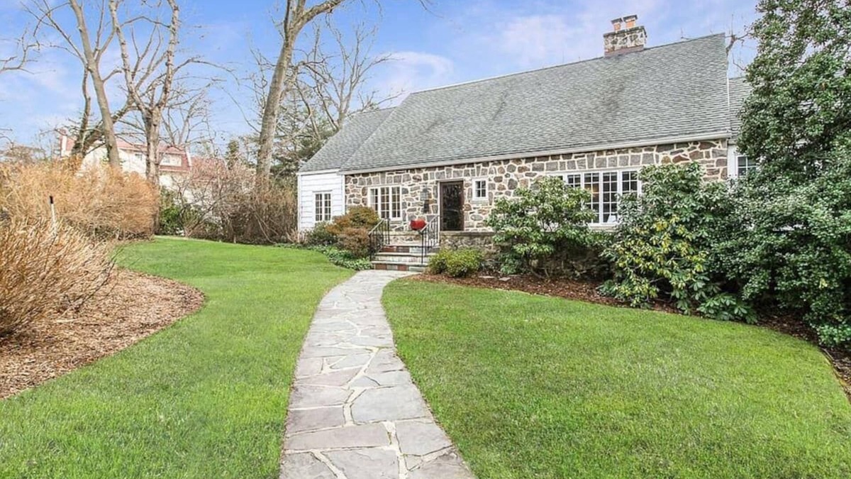Larchmont House | Family getaway.Commuter's Dream.Weddings&Events.Content House.Luxury Smart Home