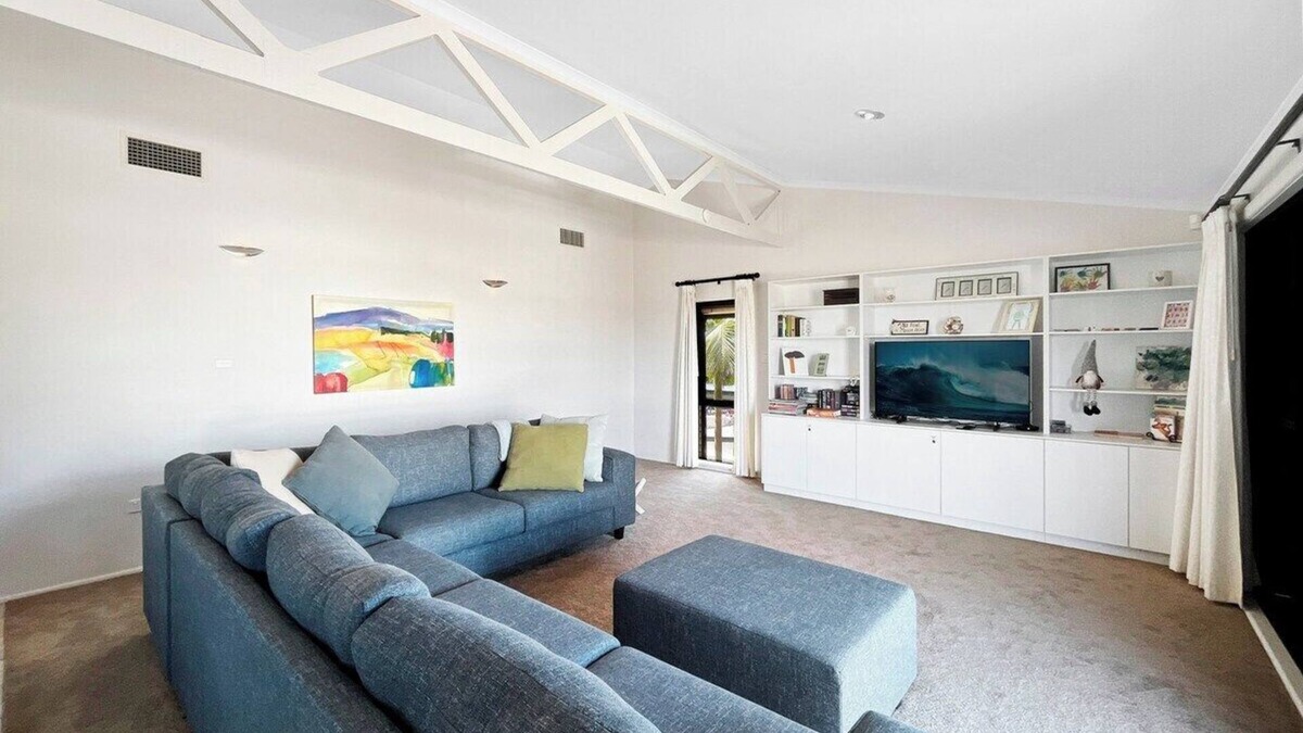 Warilla House | Family Getaway - Opposite Warilla Beach
