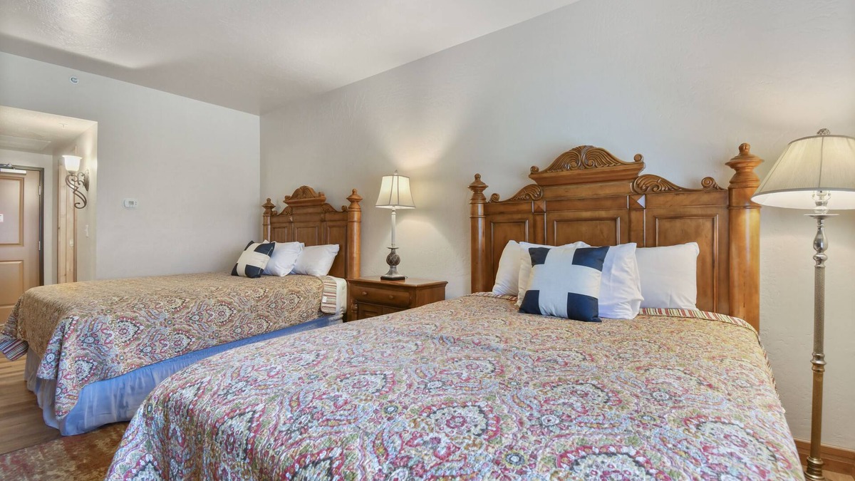 Midway Villa | Family Getaway~Pool, Hot Sprng, Scuba & Ice Castles Villa 1025